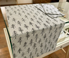 画像をギャラリービューアに読み込む, 針葉樹林の手拭い